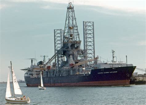 usns hughes glomar explorer.